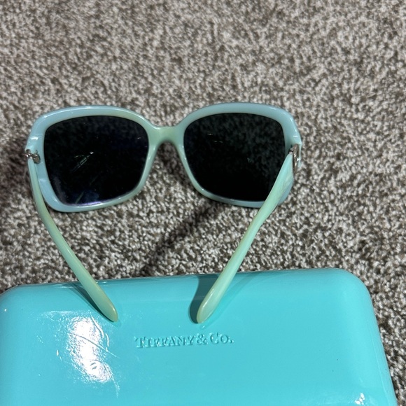 Tiffany & Co. Black Oversized Women's Sunglasses with Tiffany Blue Case - Picture 6 of 14